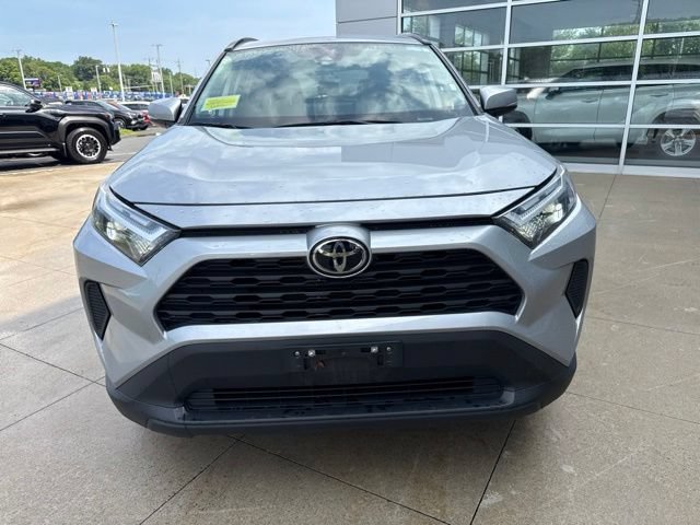 Used 2025 Toyota RAV4 XLE AWD/4WD image 2