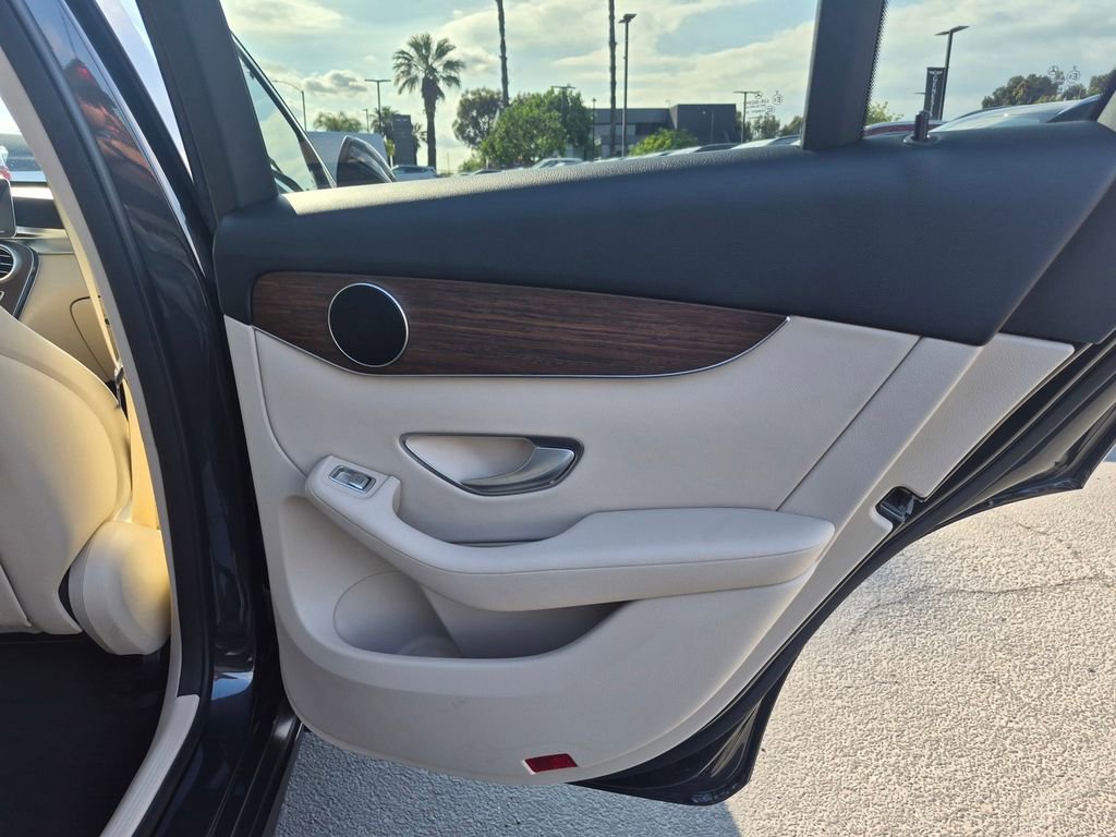 Used 2022 Mercedes-Benz GLC 300 image 33