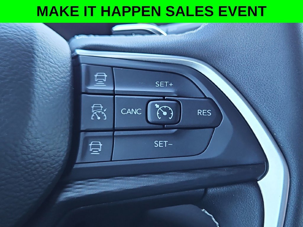 Used 2025 Jeep Grand Cherokee Laredo X RWD image 23