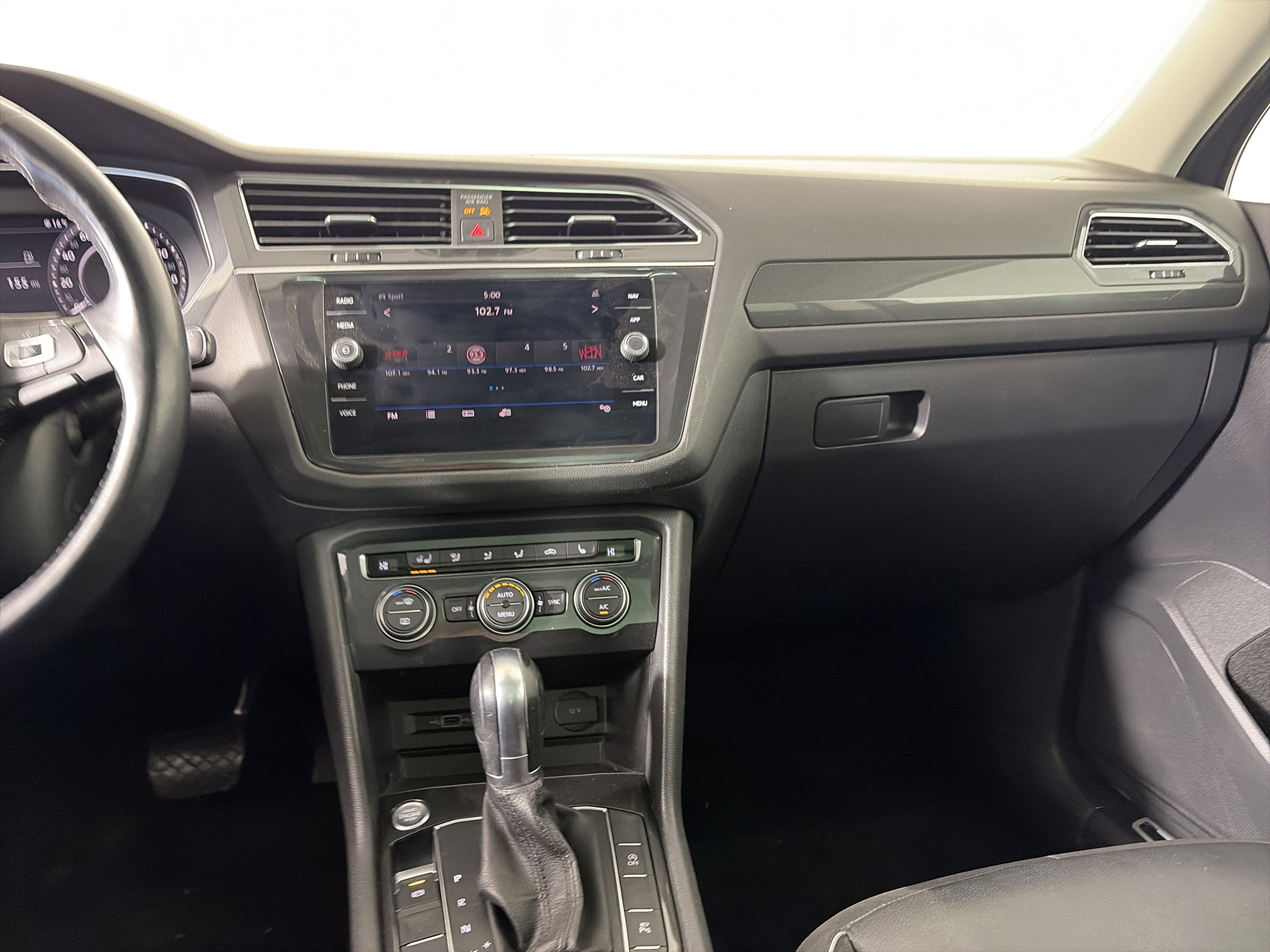 Used 2019 Volkswagen Tiguan SEL Premium image 25