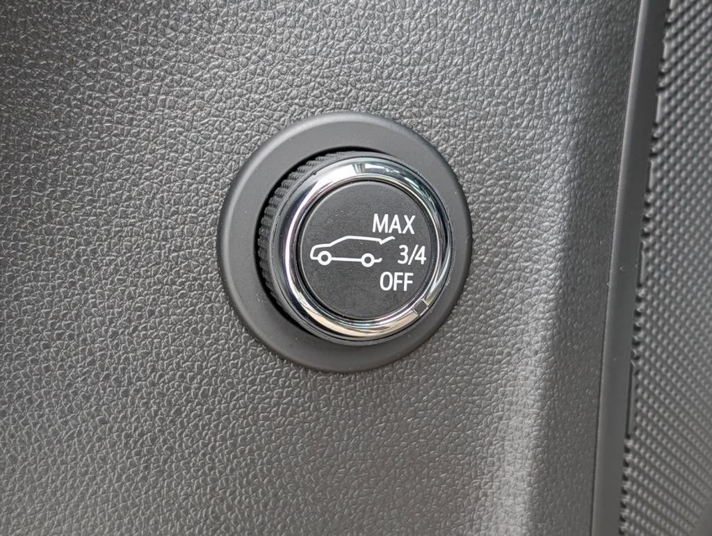 Used 2023 Buick Envision Essence AWD/4WD image 33