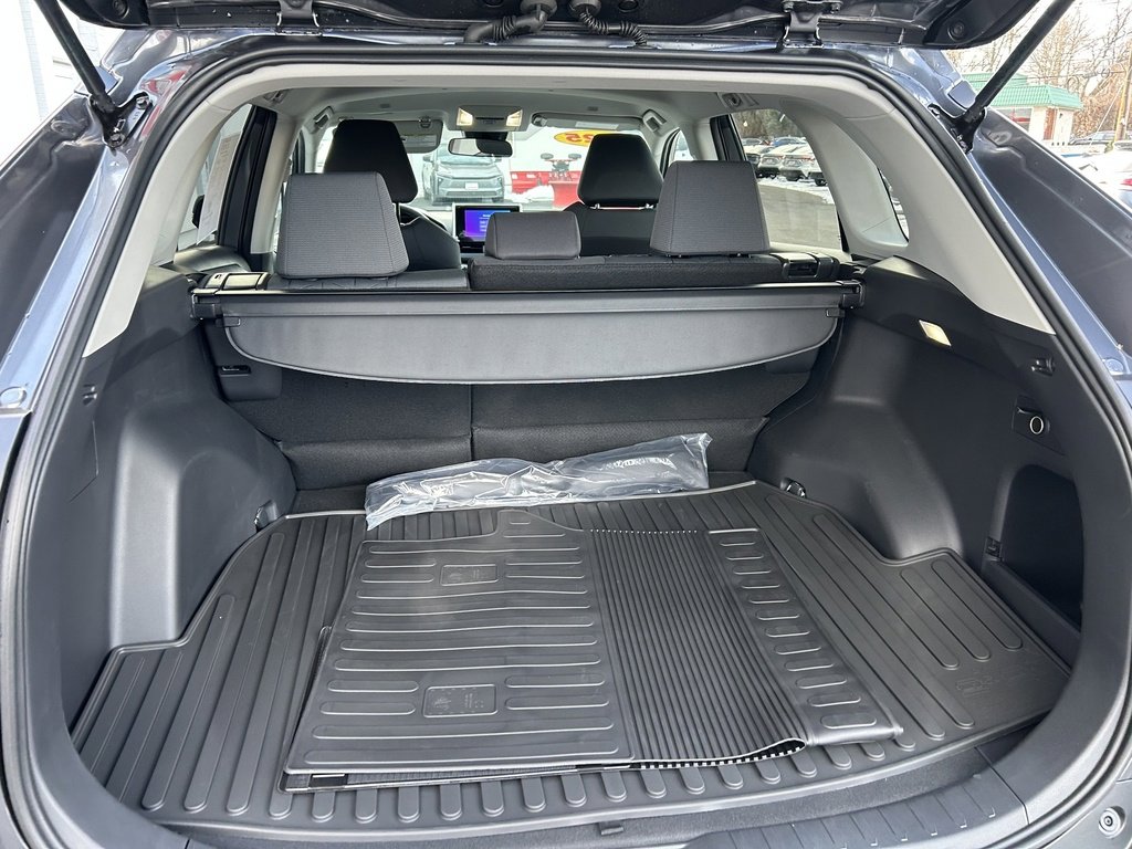 Used 2025 Toyota RAV4 XLE image 9