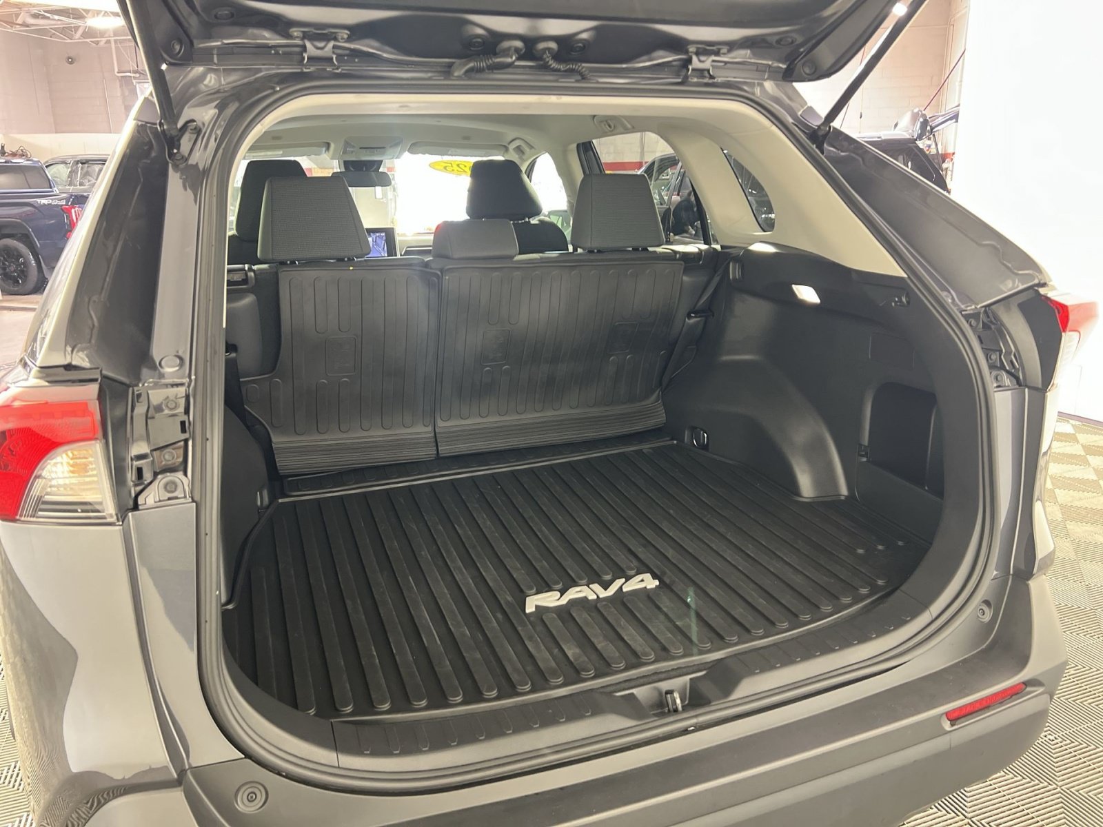 Used 2025 Toyota RAV4 LE AWD/4WD image 26