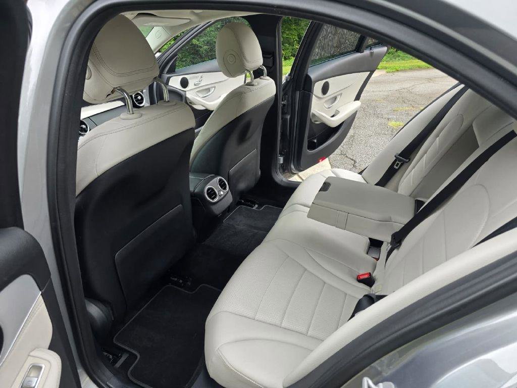 Used 2015 Mercedes-Benz C 300 Sedan image 33