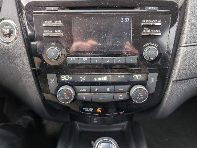 Used 2017 Nissan Rogue SV image 16