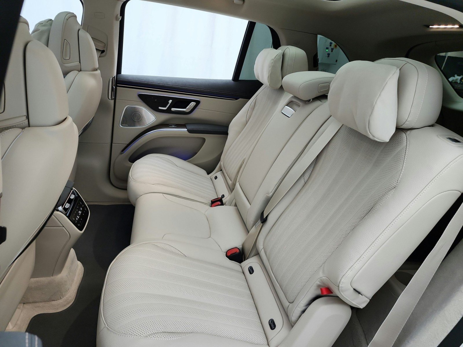New 2027 Mercedes-Benz EQS 400 4MATIC SUV image 11