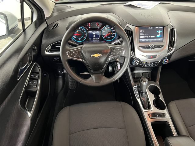 Used 2017 Chevrolet Cruze LT FWD image 14