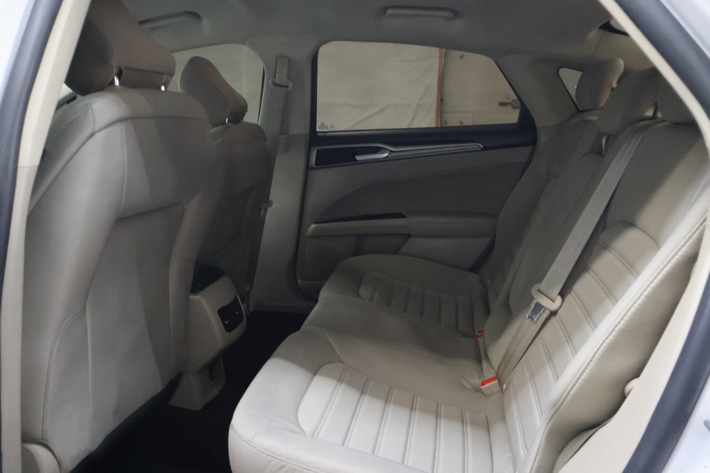 Used 2020 Ford Fusion SE image 15