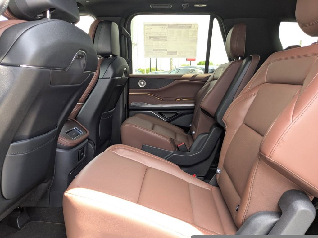 New 2026 Lincoln Navigator L Reserve AWD/4WD image 15