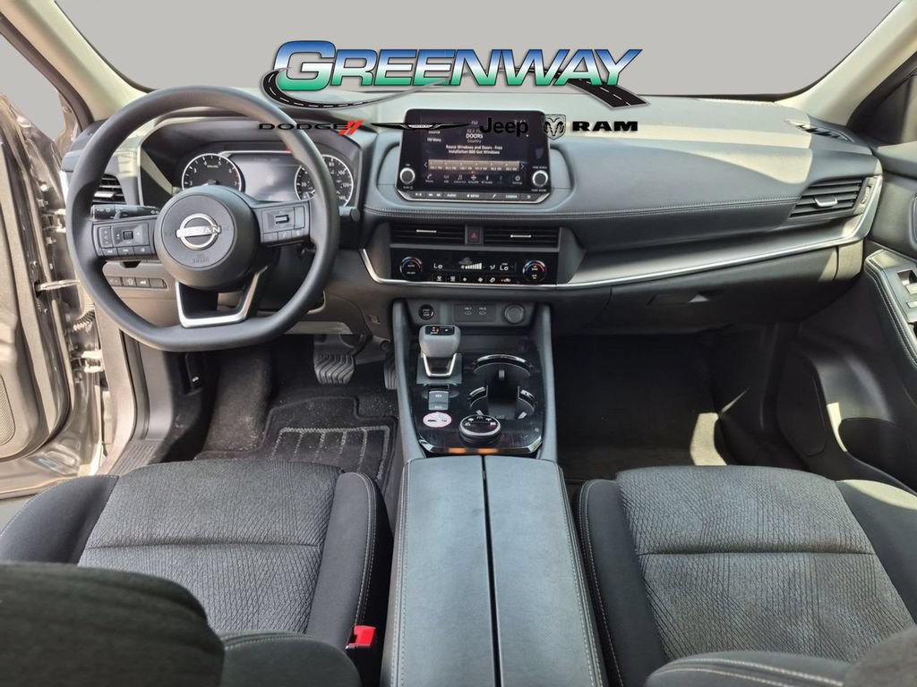 Used 2024 Nissan Rogue SV AWD/4WD image 9