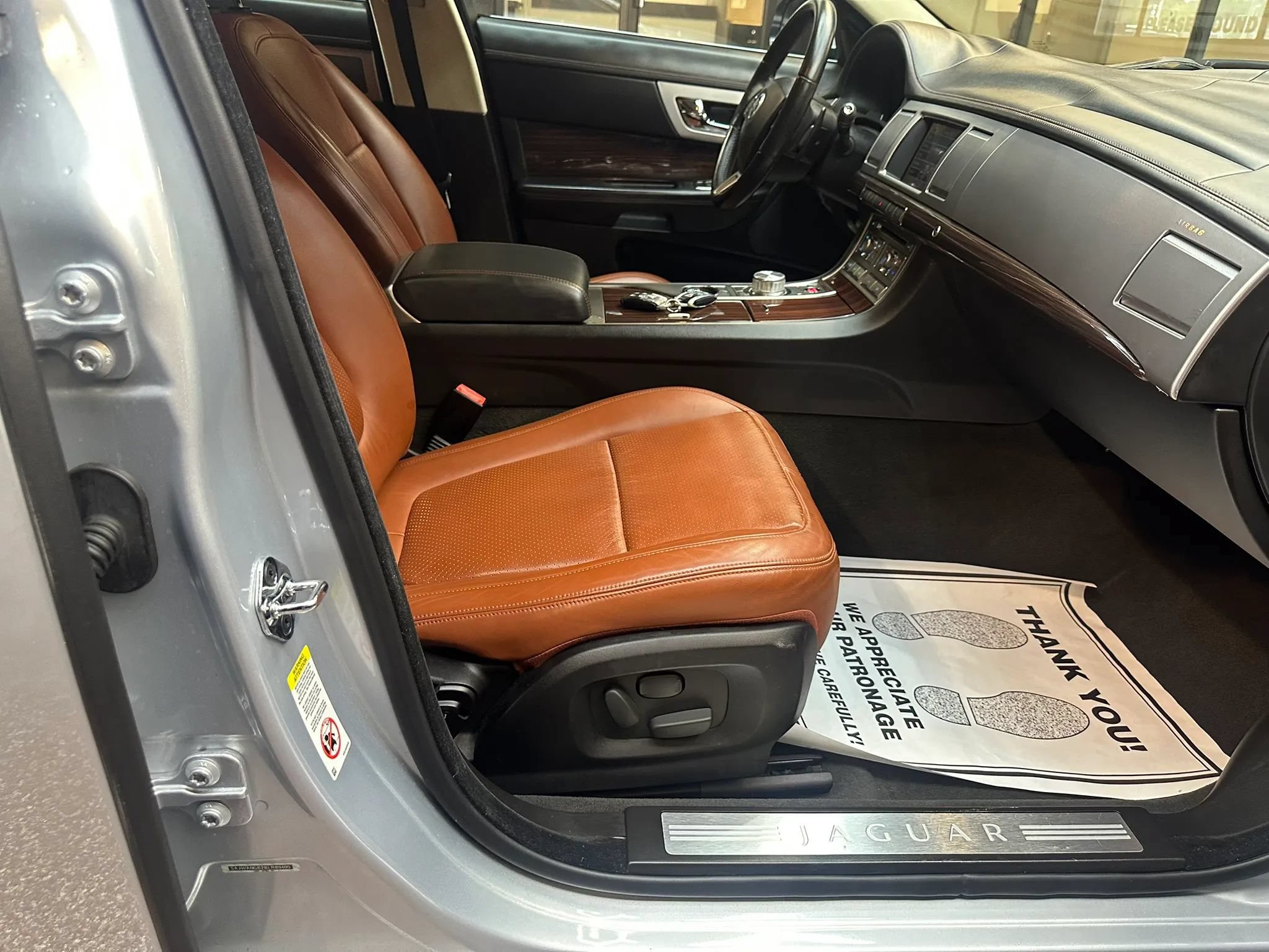 Used 2011 Jaguar XF Premium RWD image 31