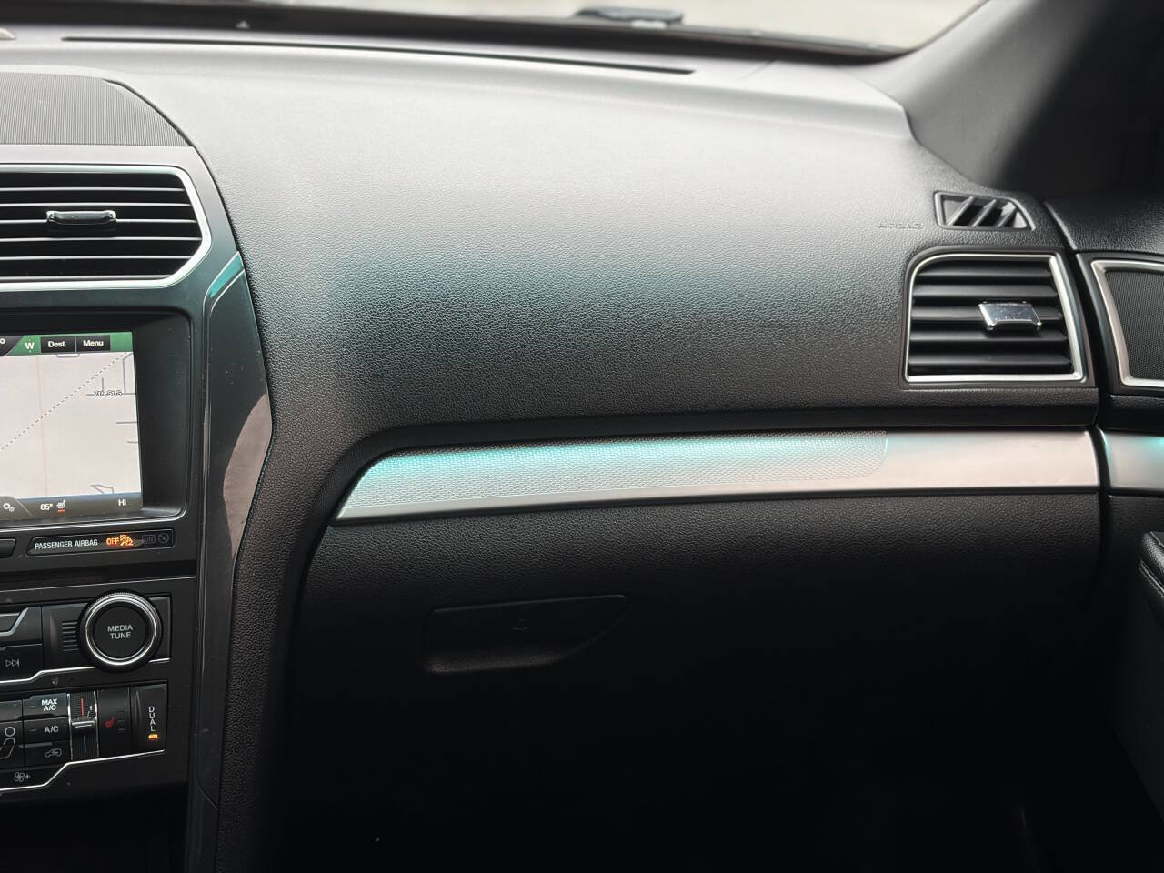 Used 2016 Ford Explorer XLT w/ Equipment Group 202A image 28