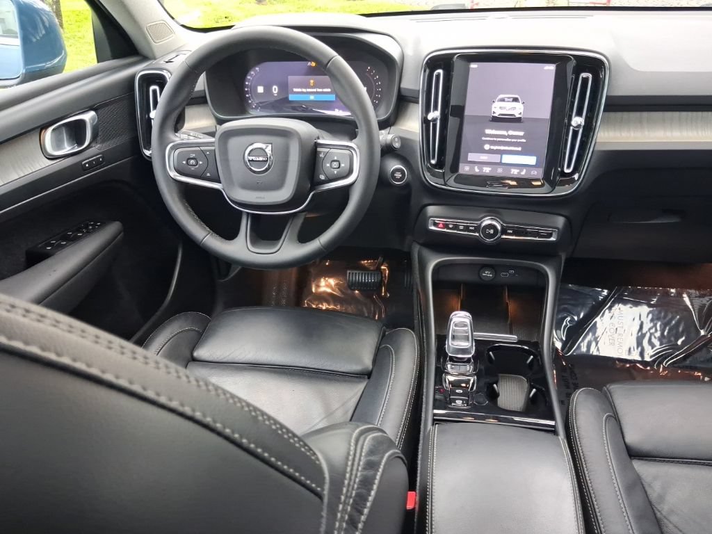 Used 2023 Volvo XC40 B4 Plus w/ Driver Assist Package FWD image 10