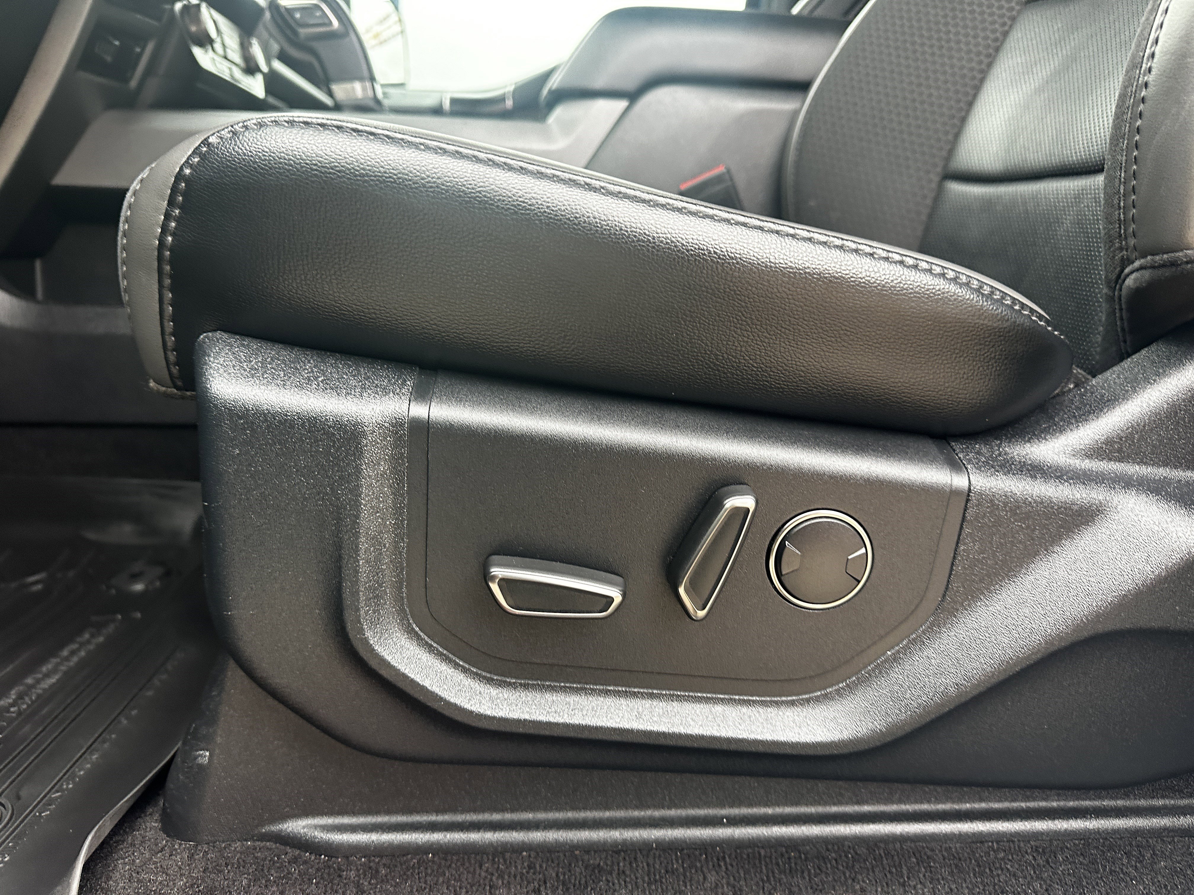 Used 2019 Ford F150 Raptor w/ Equipment Group 802A Luxury AWD/4WD image 10