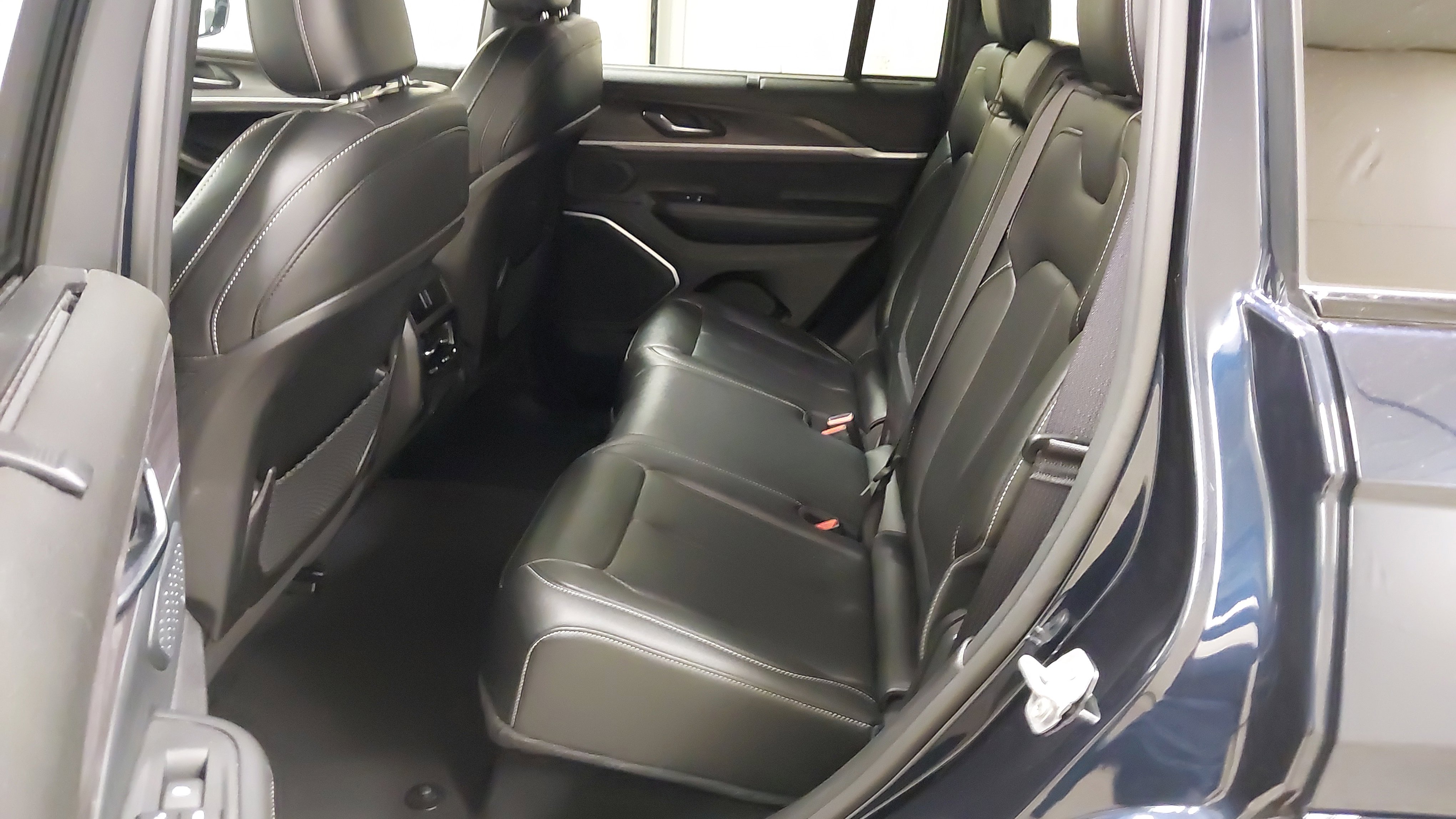 Used 2024 Jeep Grand Cherokee Limited 4xe image 38