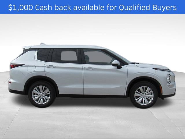 New 2026 Mitsubishi Outlander ES FWD image 2