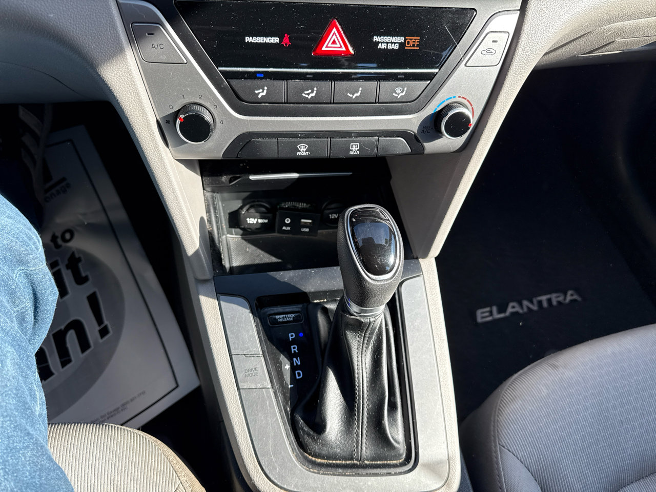 Used 2017 Hyundai Elantra SE image 11