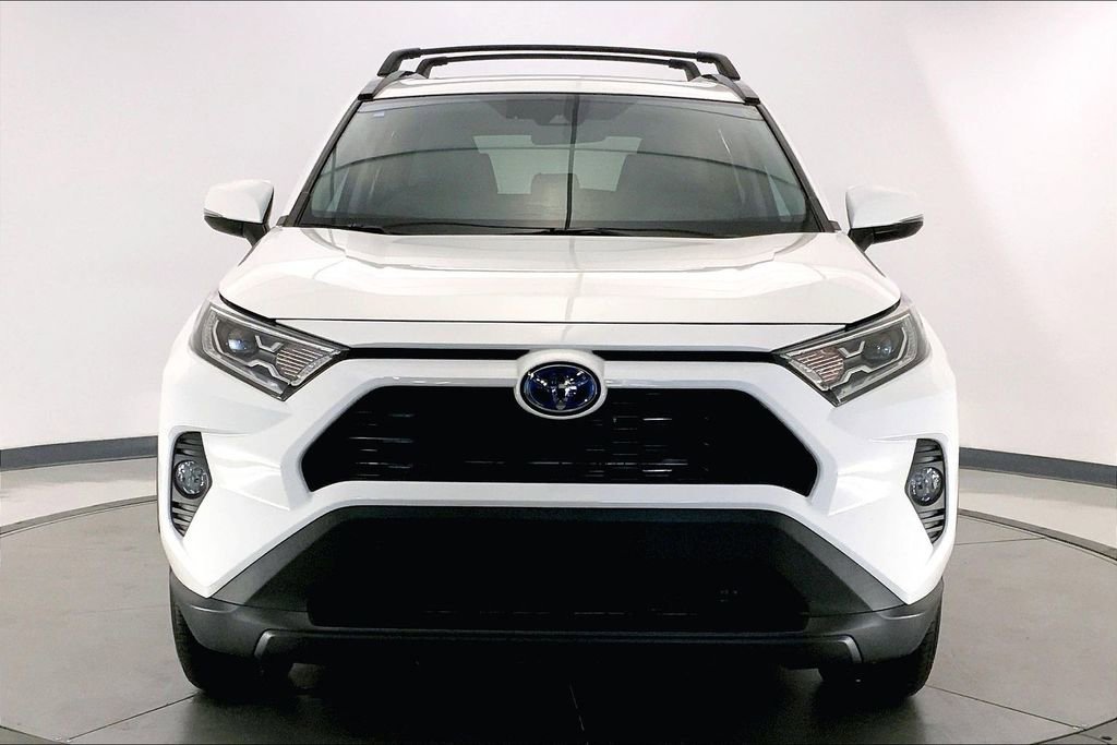 Used 2020 Toyota RAV4 XLE w/ Convenience Package image 2