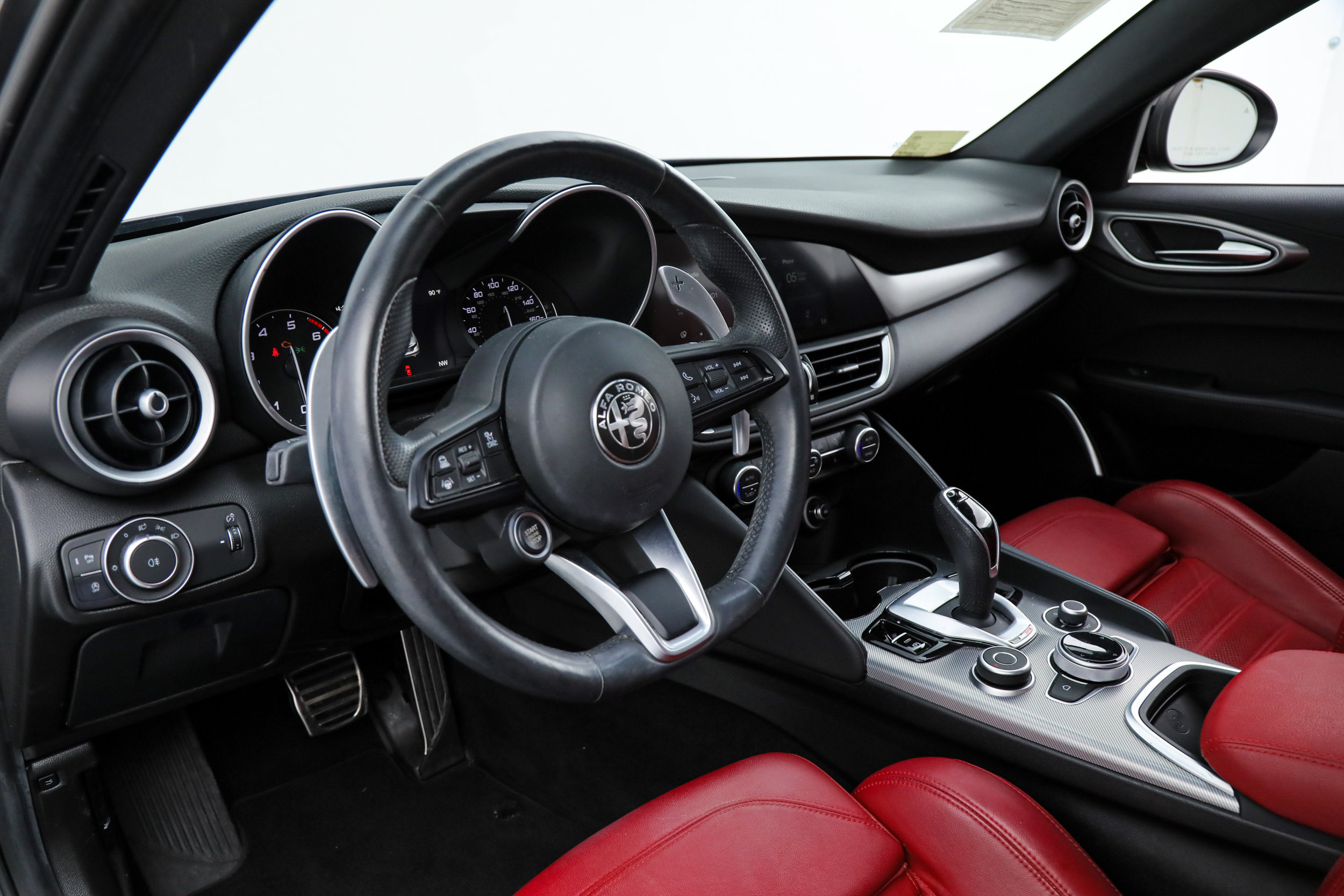 Used 2023 Alfa Romeo Giulia Veloce RWD image 17