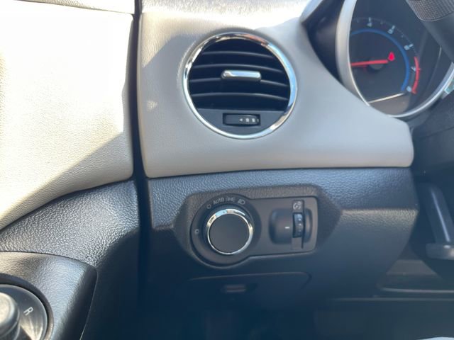Used 2014 Chevrolet Cruze LS image 16