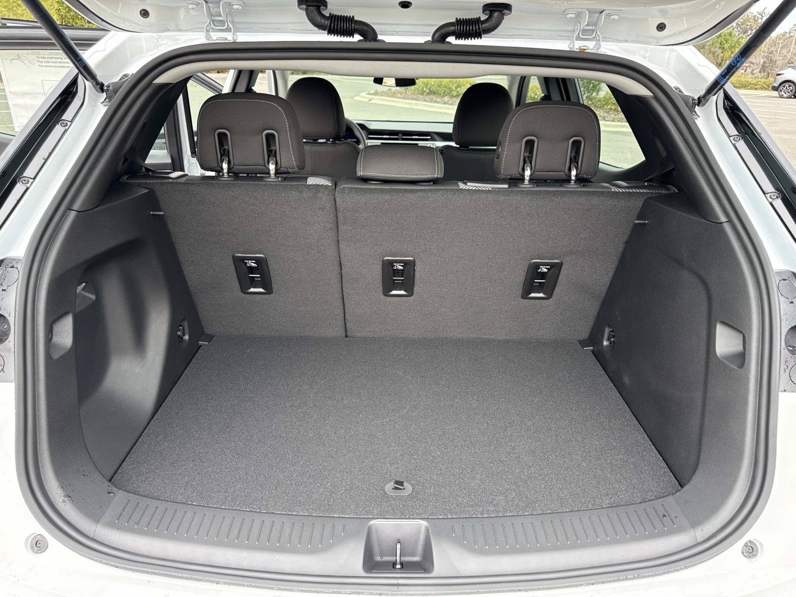 New 2027 Chevrolet Bolt LT w/ Comfort Package FWD image 31