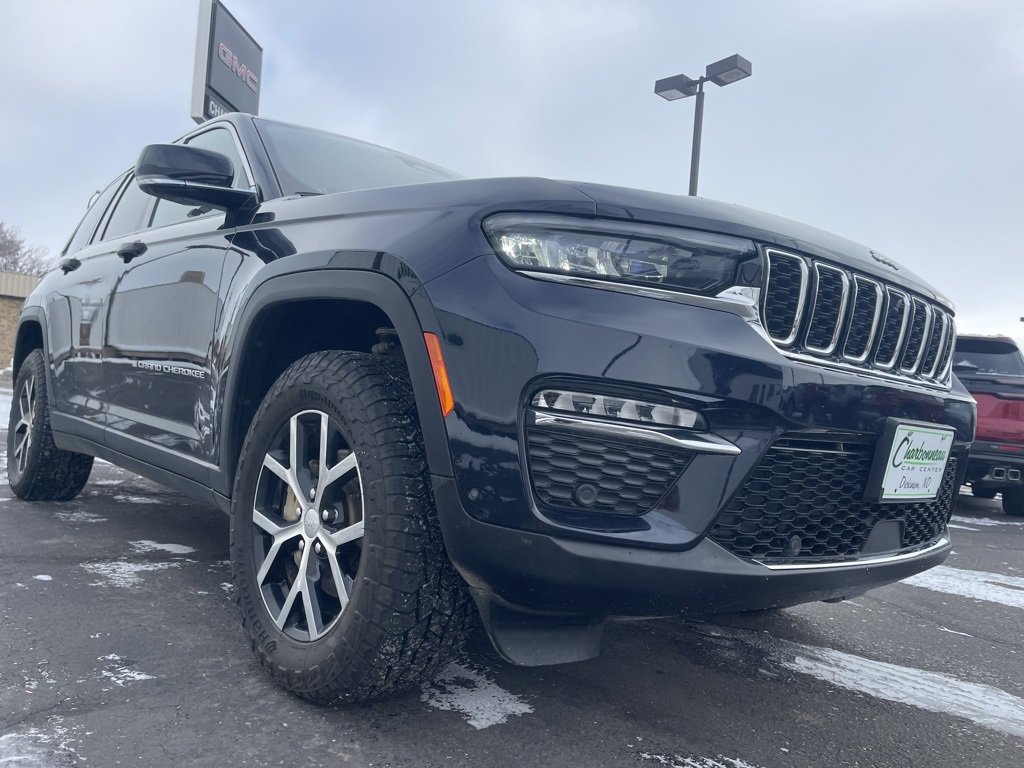 Used 2024 Jeep Grand Cherokee Limited w/ Luxury Tech Group II image 8