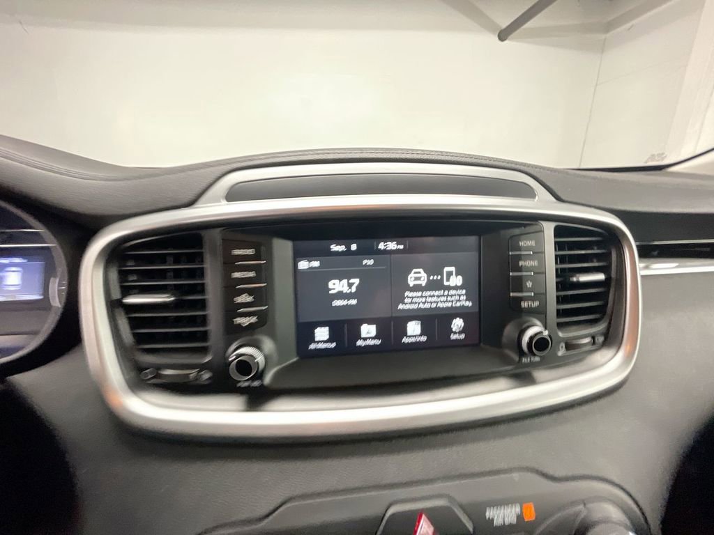 Used 2019 Kia Sorento LX image 13