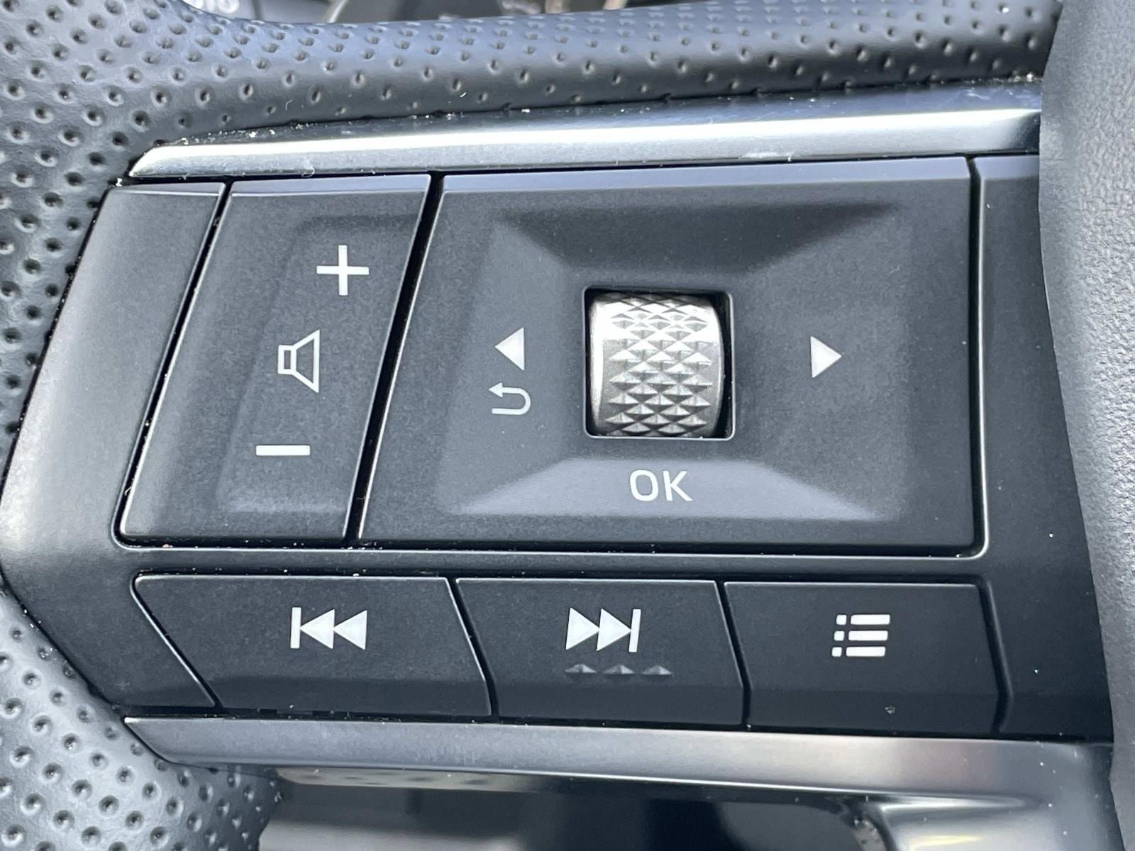 Used 2025 Mitsubishi Outlander SE FWD image 22