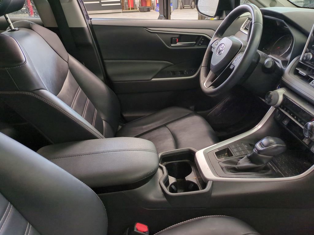 Used 2020 Toyota RAV4 XLE Premium image 34
