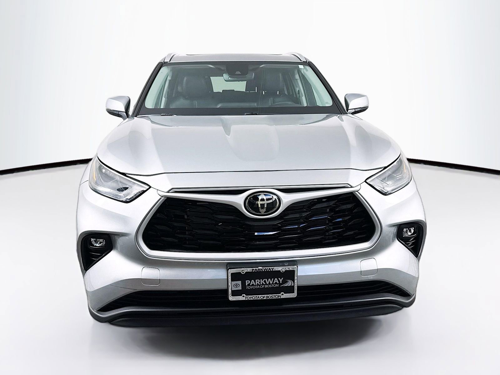 Certified 2024 Toyota Highlander XLE image 2