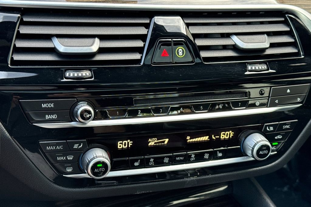 Used 2019 BMW 530e w/ Convenience Package image 24