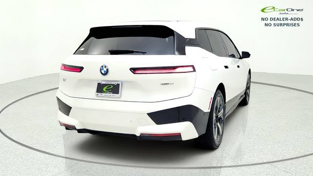 Used 2023 BMW iX xDrive50 w/ Sport Package AWD/4WD image 8