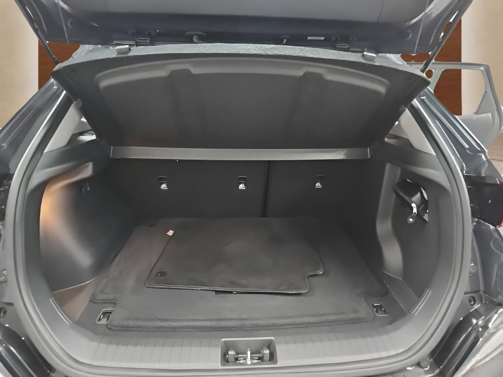 Certified 2022 Hyundai Kona SE w/ Cargo Package image 16