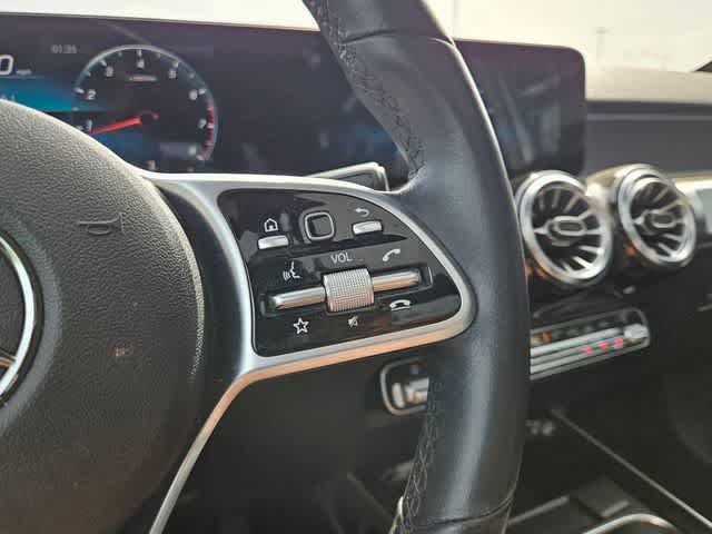 Used 2022 Mercedes-Benz GLB 250 w/ Premium Package Lite image 25