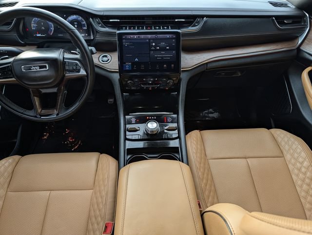 Used 2025 Jeep Grand Cherokee L Summit AWD/4WD image 12