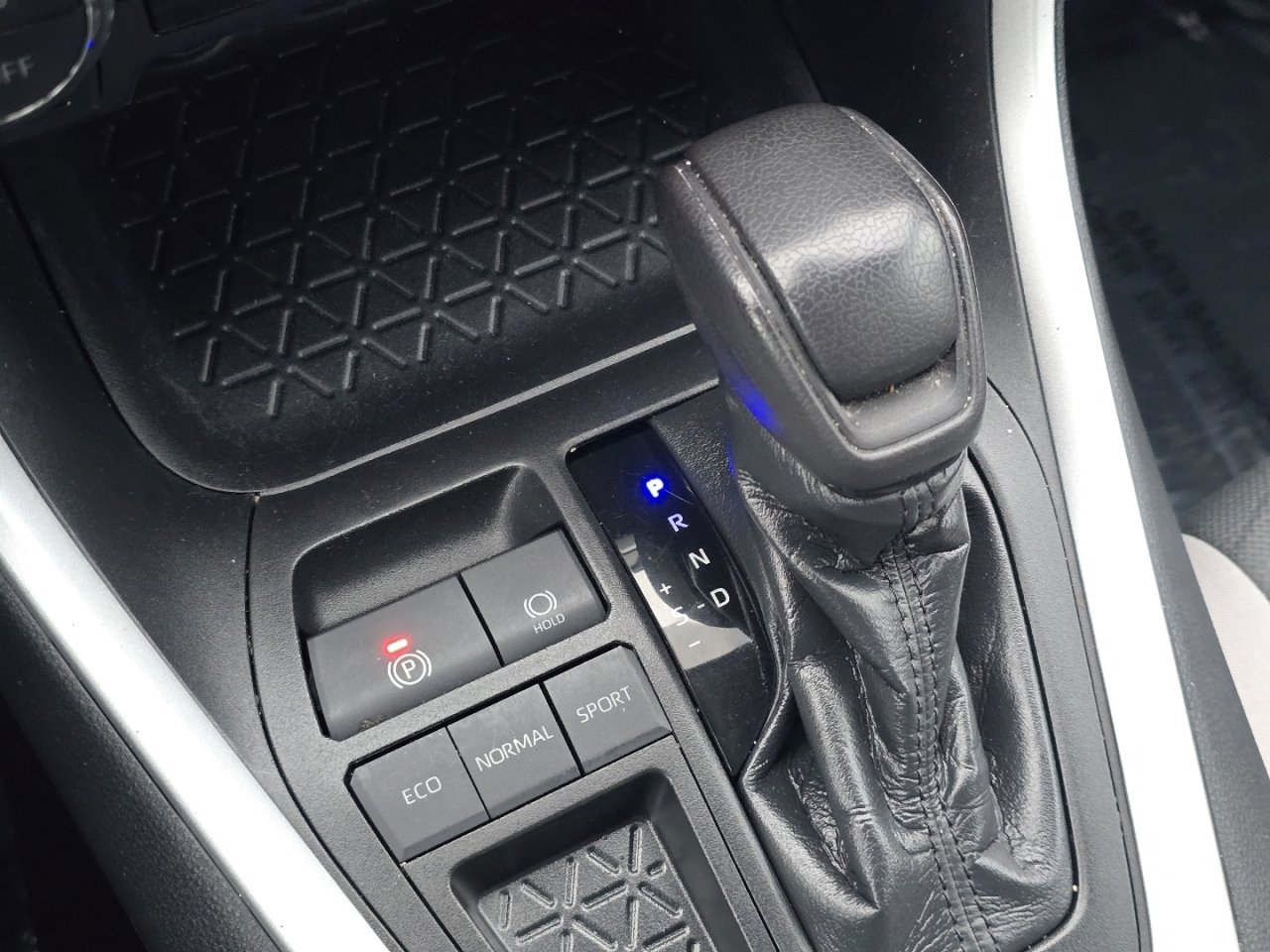 Used 2020 Toyota RAV4 XLE image 29