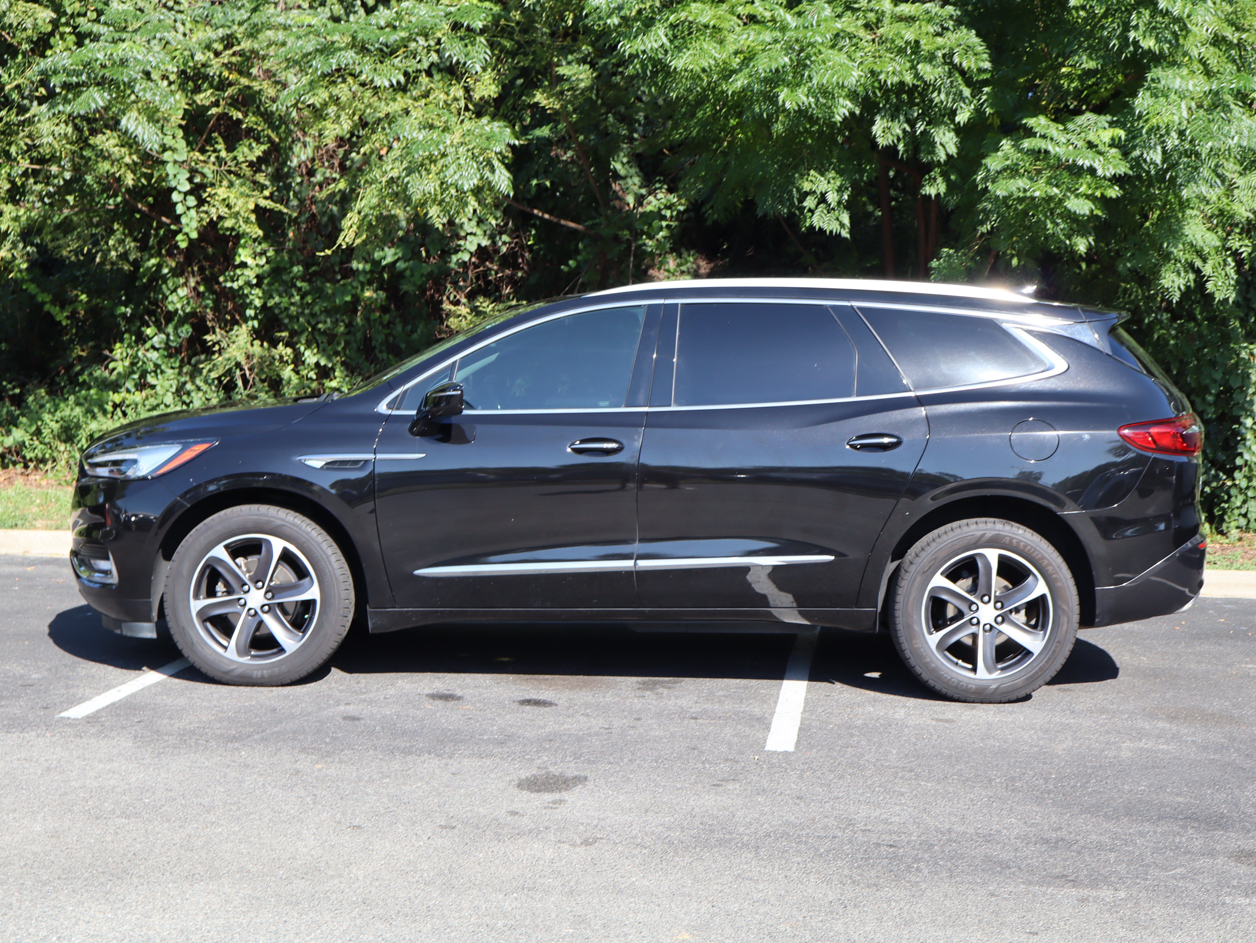 Used 2021 Buick Enclave Essence w/ Sport Touring Edition FWD image 6
