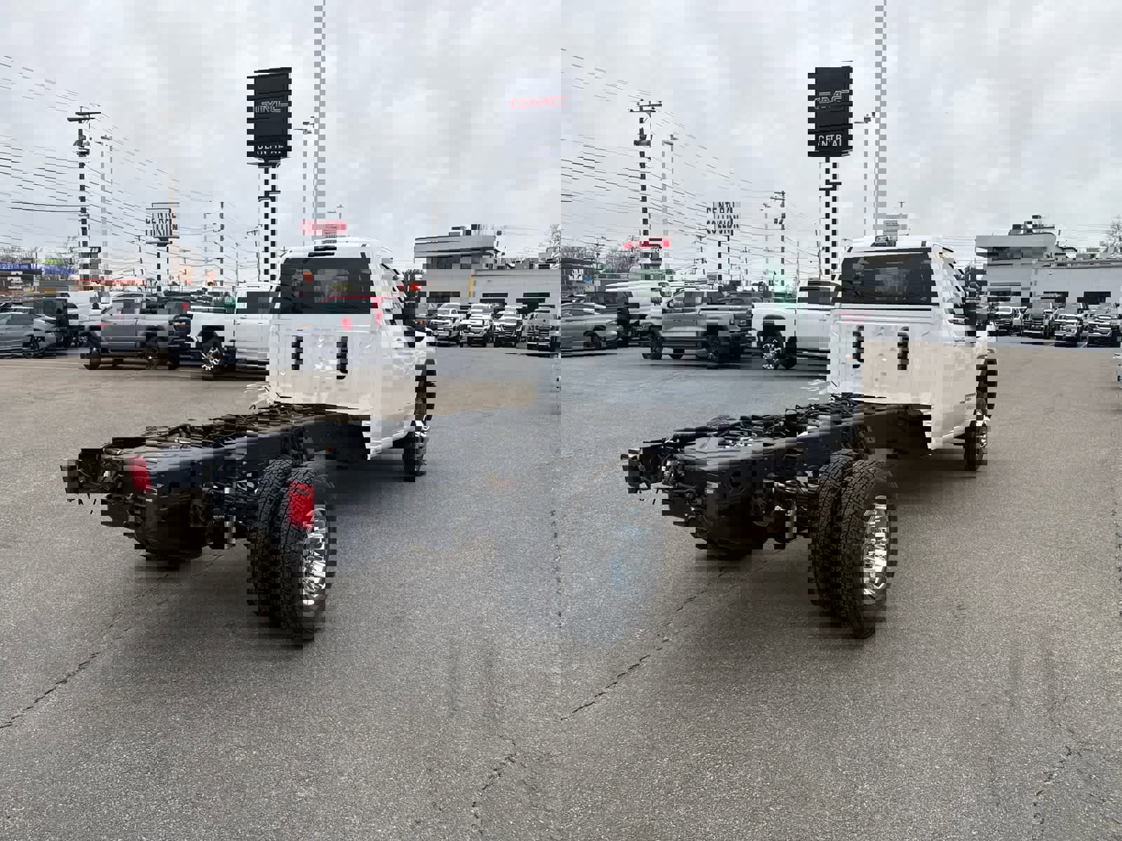 New 2026 GMC Sierra 3500 SLE w/ SLE Convenience Package image 5