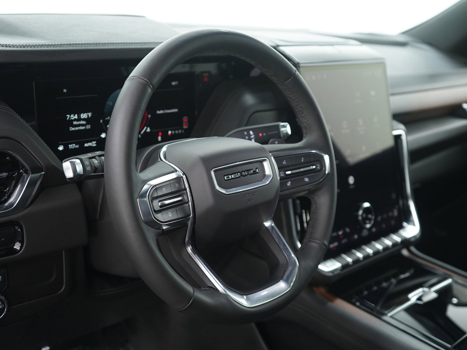 Used 2025 GMC Yukon Denali w/ Sun & Power Step Package image 24