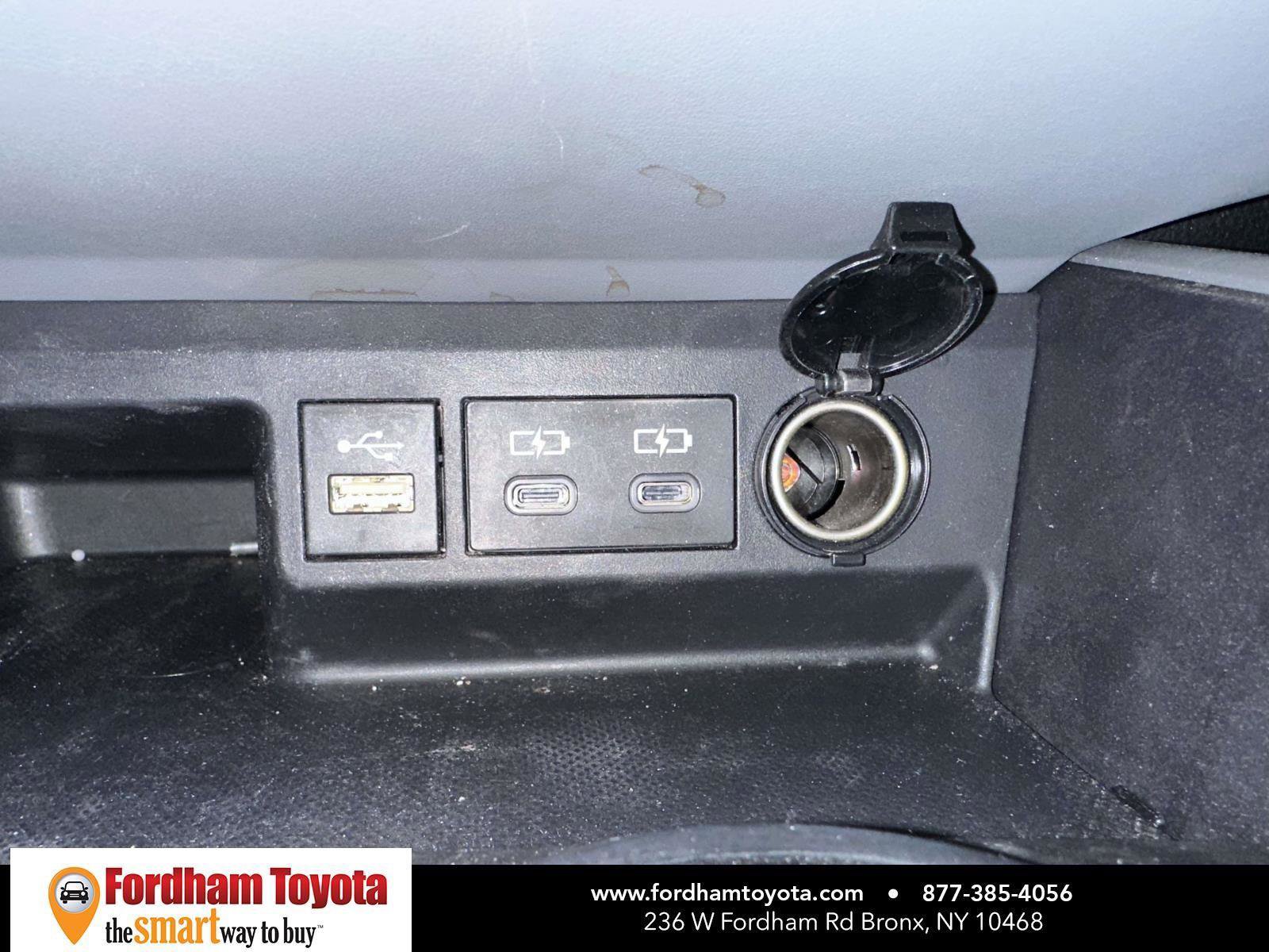 Used 2023 Toyota Highlander XLE image 24