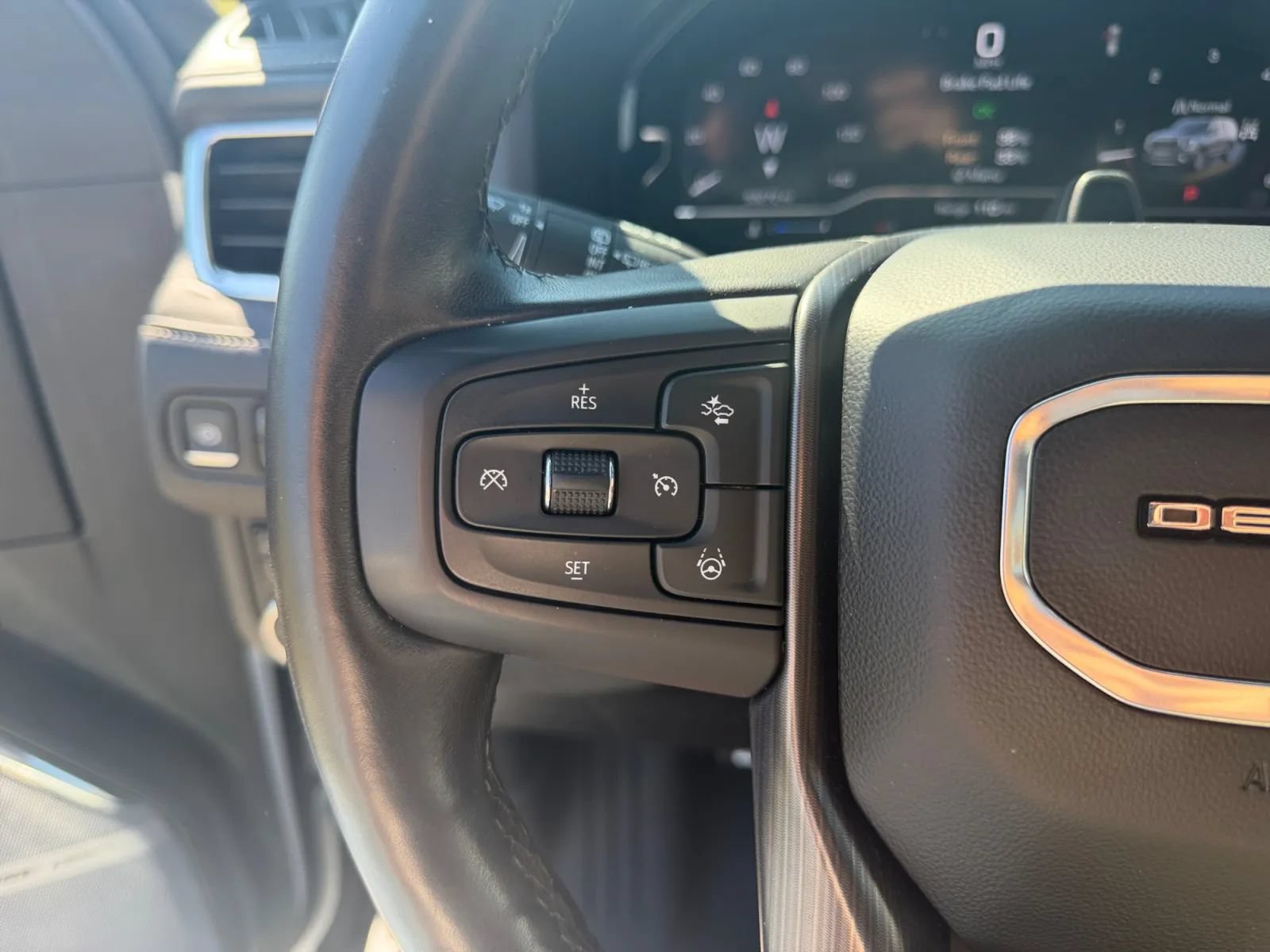 Used 2023 GMC Yukon XL Denali Ultimate AWD/4WD image 22