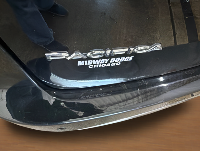 Used 2024 Chrysler Pacifica Limited FWD image 8