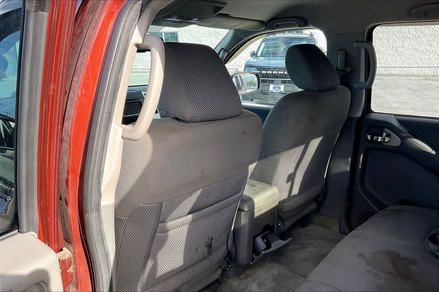 Used 2017 Nissan Frontier SV w/ SV Value Truck Package RWD image 12