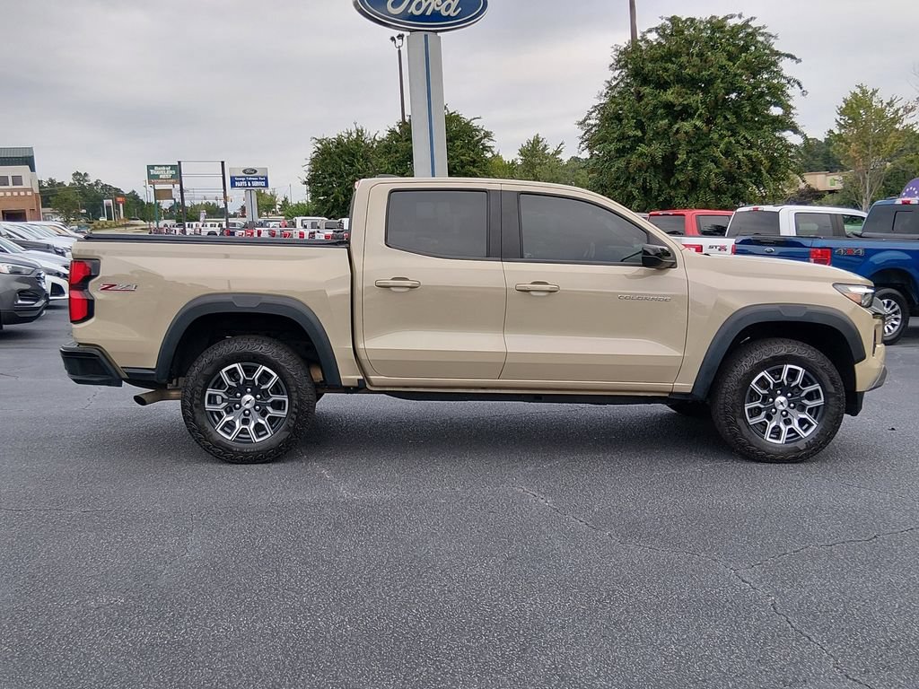Used 2024 Chevrolet Colorado Z71 w/ Z71 Convenience Package 2 AWD/4WD image 3
