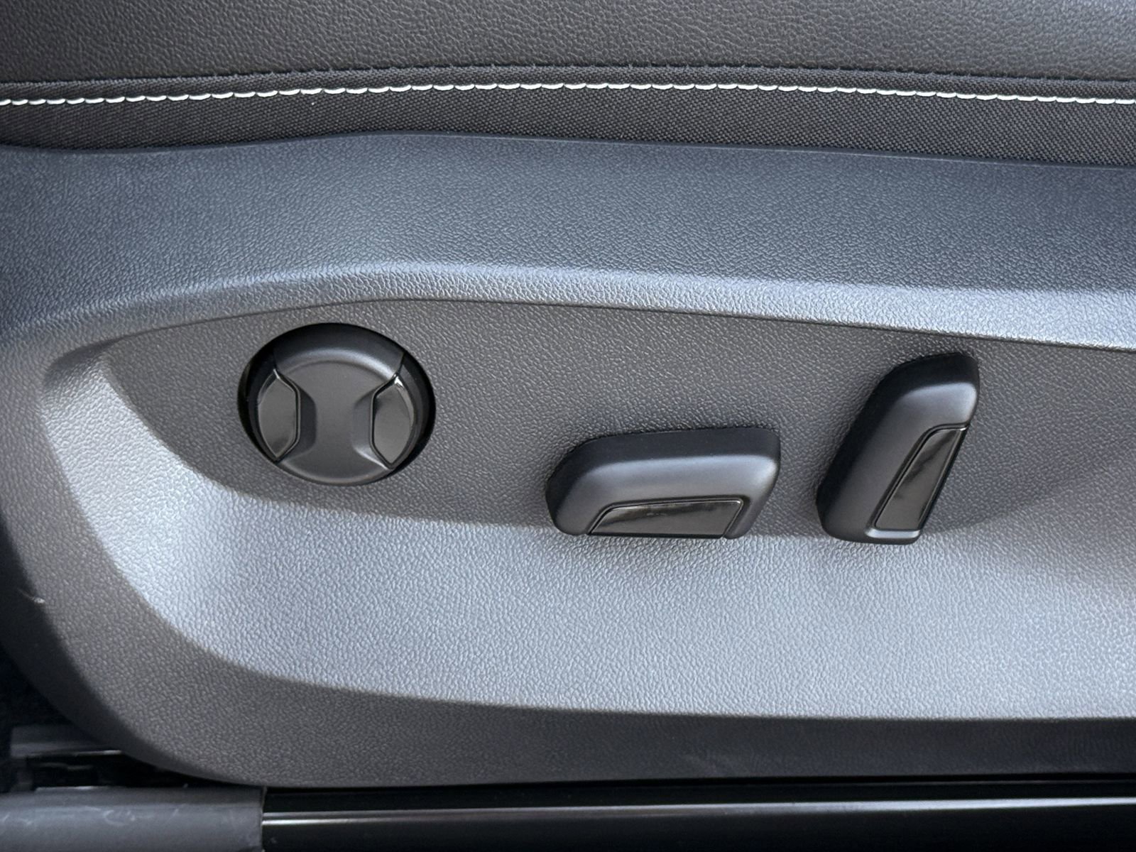 New 2026 Volkswagen Taos SEL image 24