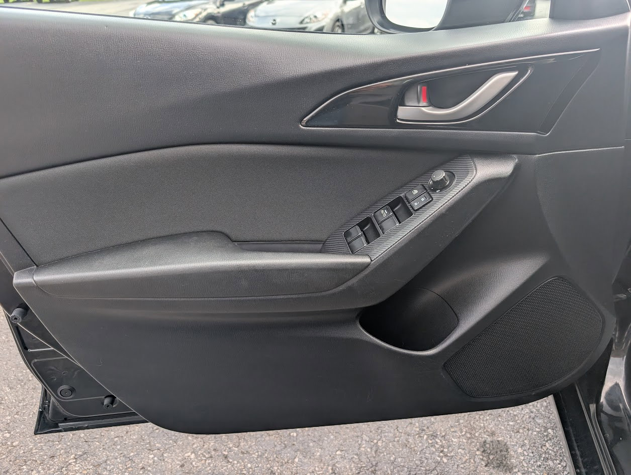 Used 2015 MAZDA MAZDA3 i Sport image 36