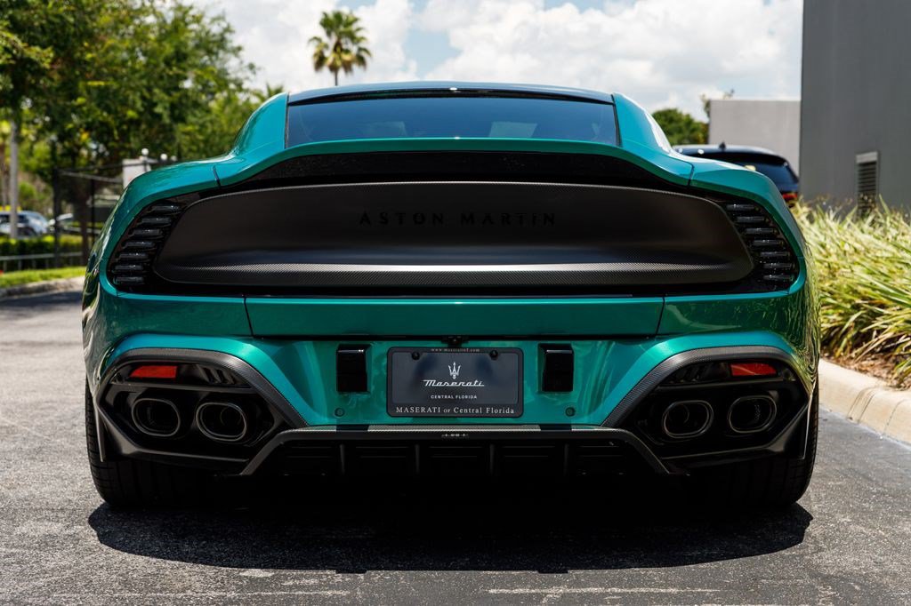 Used 2025 Aston Martin Vanquish RWD image 36
