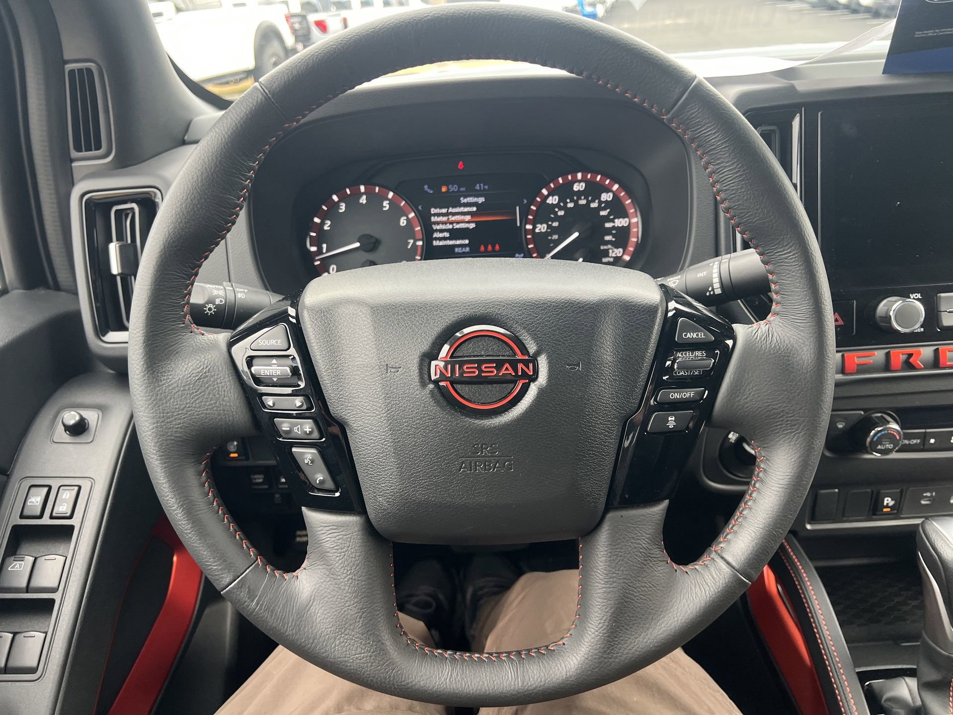 Used 2025 Nissan Frontier PRO-4X image 10