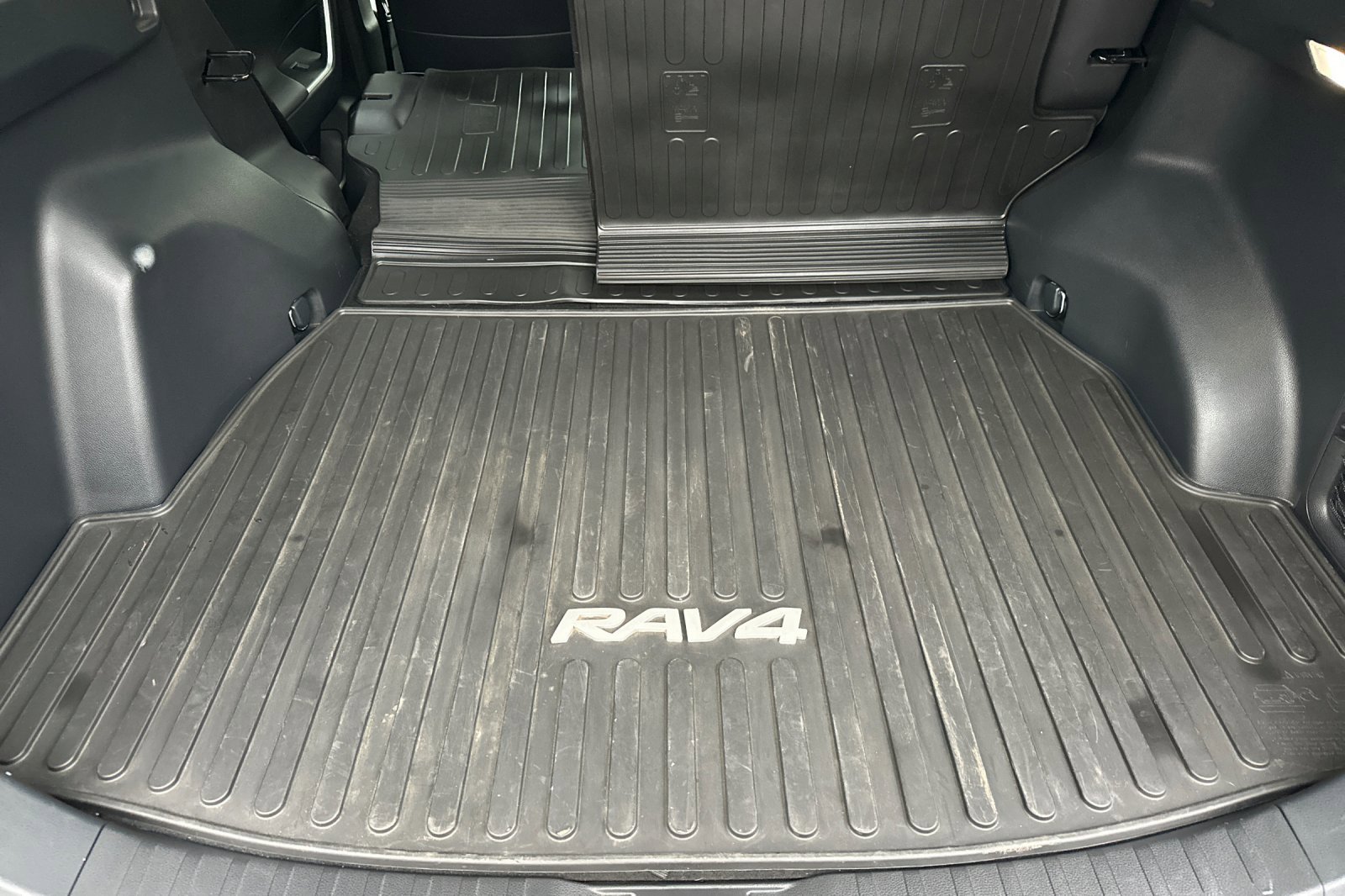 Used 2024 Toyota RAV4 XSE image 17