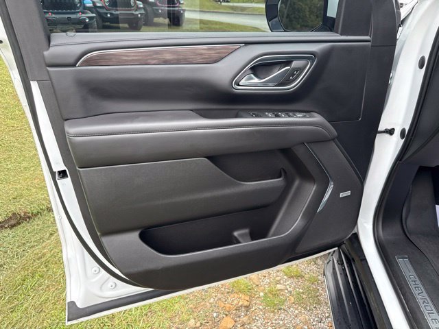 Used 2022 Chevrolet Tahoe LT w/ Luxury Package AWD/4WD image 18